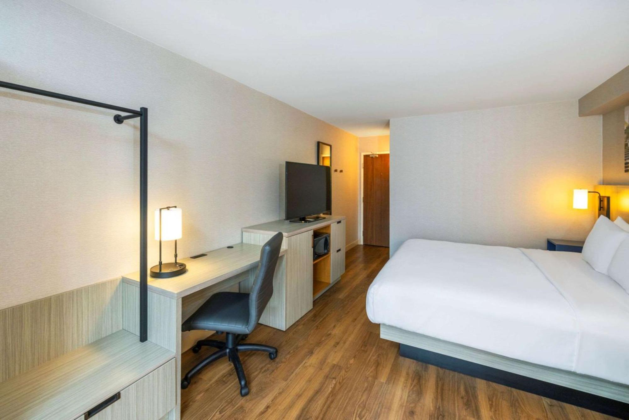 Comfort Inn Gatineau Exterior photo